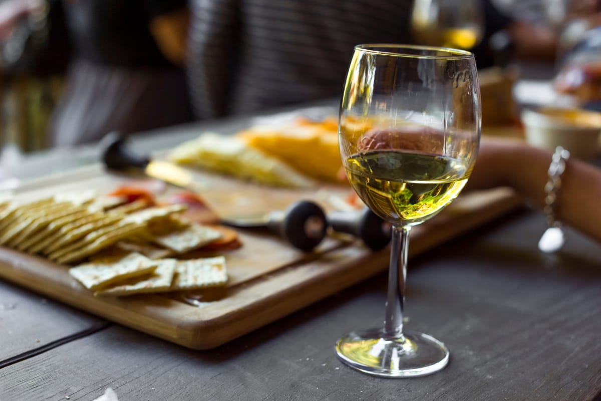 Kako savršeno upariti vino sa hranom? Saveti i preporuke za vrhunski doživljaj!